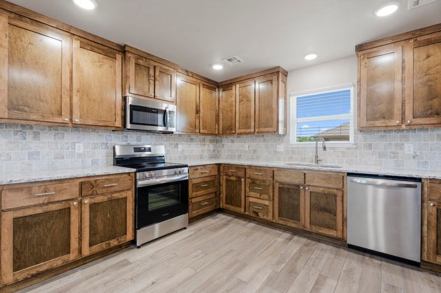1120 Center Court Circle, Grove, OK 74344