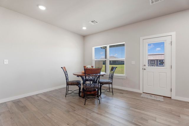 1120 Center Court Circle, Grove, OK 74344