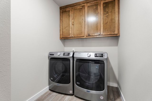 1120 Center Court Circle, Grove, OK 74344