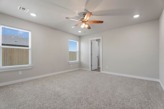 1120 Center Court Circle, Grove, OK 74344