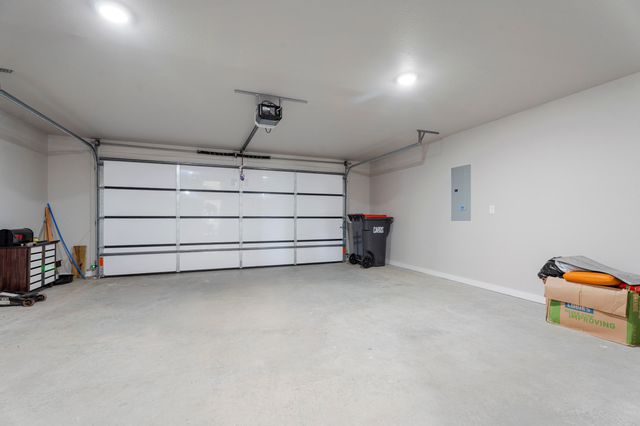1120 Center Court Circle, Grove, OK 74344