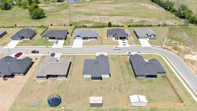 1120 Center Court Circle, Grove, OK 74344