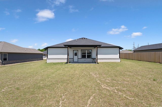 1120 Center Court Circle, Grove, OK 74344
