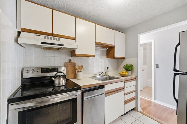 26 Waverly St 405, Boston, MA 02135