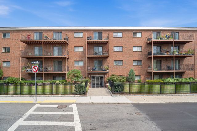 26 Waverly St 405, Boston, MA 02135