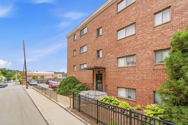 26 Waverly St 405, Boston, MA 02135