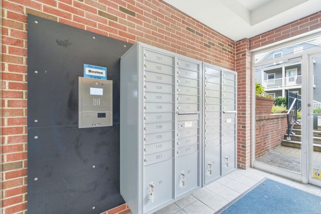 26 Waverly St 405, Boston, MA 02135