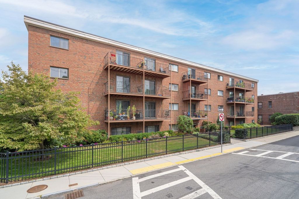 26 Waverly St 405, Boston, MA 02135