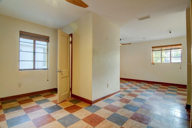 2049 NW 9TH AVENUE, Gainesville, FL 32603