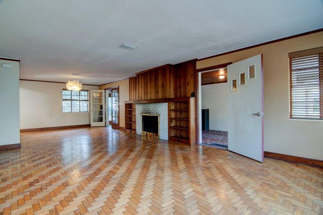 2049 NW 9TH AVENUE, Gainesville, FL 32603