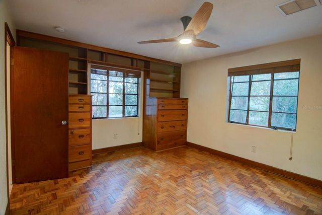 2049 NW 9TH AVENUE, Gainesville, FL 32603