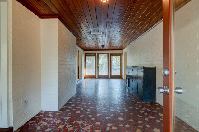 2049 NW 9TH AVENUE, Gainesville, FL 32603