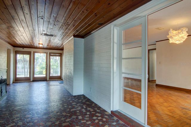 2049 NW 9TH AVENUE, Gainesville, FL 32603