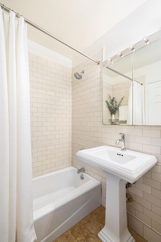 444 E 75th St Apt 8F, New York City, NY 10021