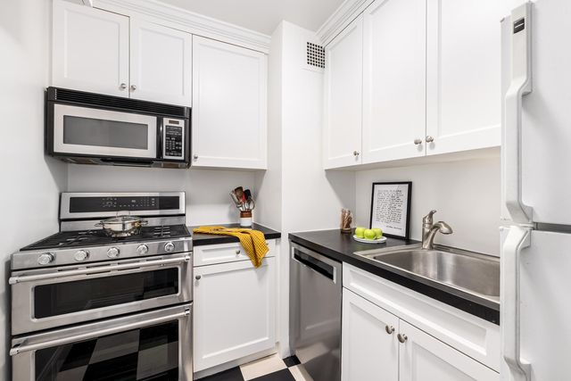 444 E 75th St Apt 8F, New York City, NY 10021