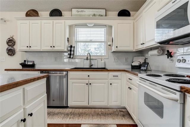 21481 W 119th Terrace, Olathe, KS 66061