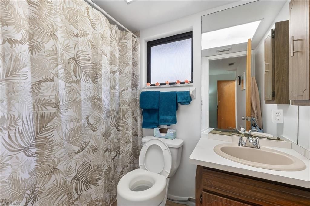 Image 11 of property listing at 513 24th AVE 1-4, Cape Coral, FL 33990