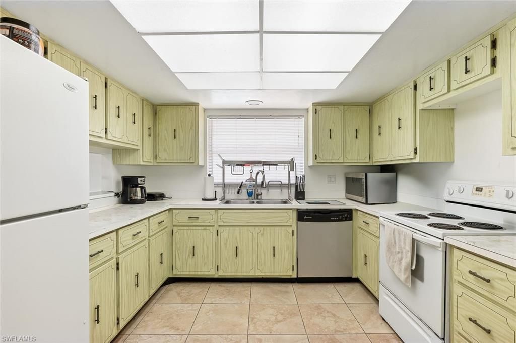 Image 12 of property listing at 513 24th AVE 1-4, Cape Coral, FL 33990