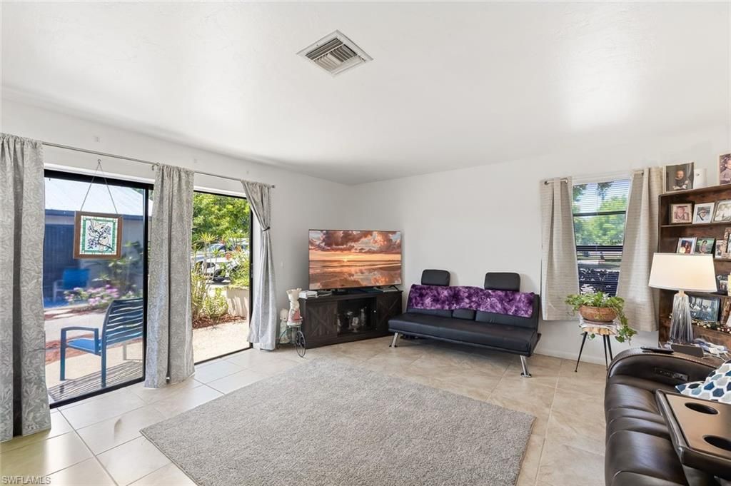 Image 7 of property listing at 513 24th AVE 1-4, Cape Coral, FL 33990