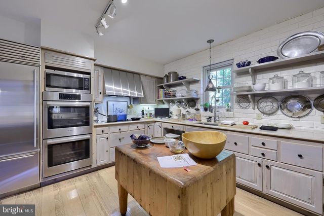 81 S LINDEN ST, Manheim, PA 17545