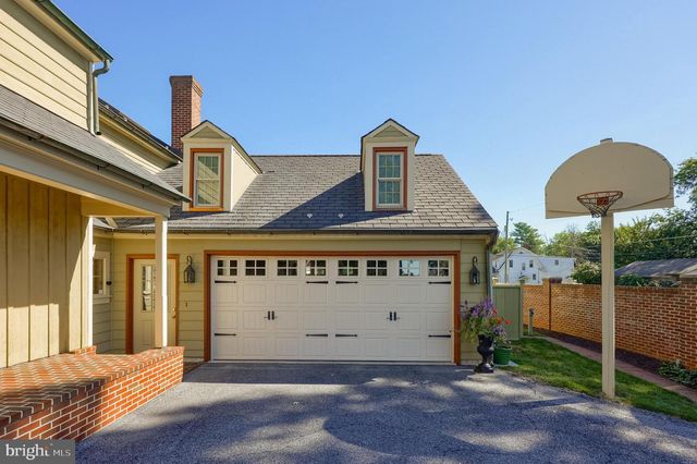 81 S LINDEN ST, Manheim, PA 17545