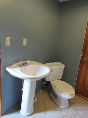 695 W Cass Avenue Road, Portsmouth Charter Township, MI 48708