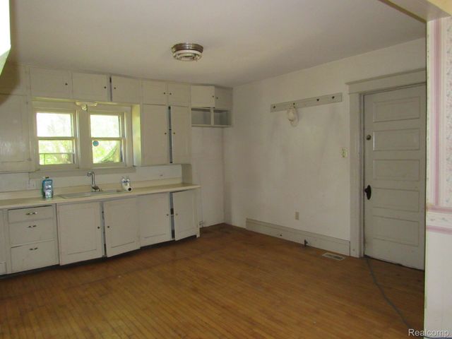 695 W Cass Avenue Road, Portsmouth Charter Township, MI 48708