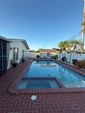 17221 NW 82nd Ave, Hialeah, FL 33015