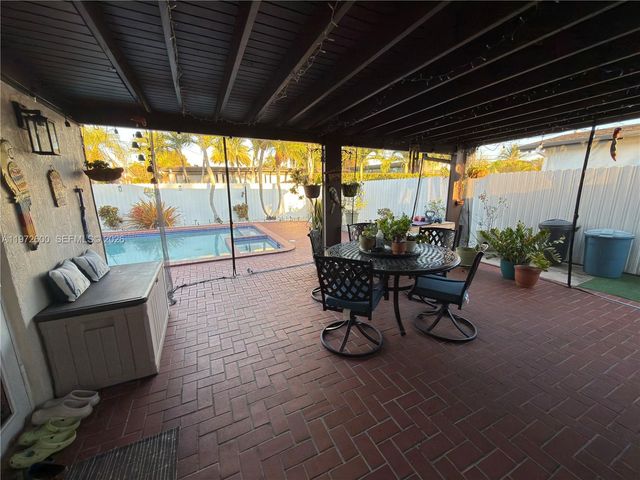 17221 NW 82nd Ave, Hialeah, FL 33015