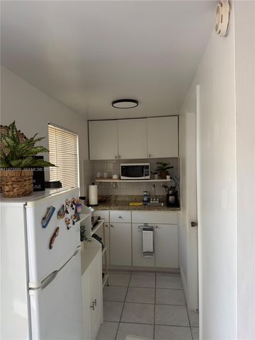 17221 NW 82nd Ave, Hialeah, FL 33015