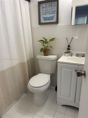 17221 NW 82nd Ave, Hialeah, FL 33015