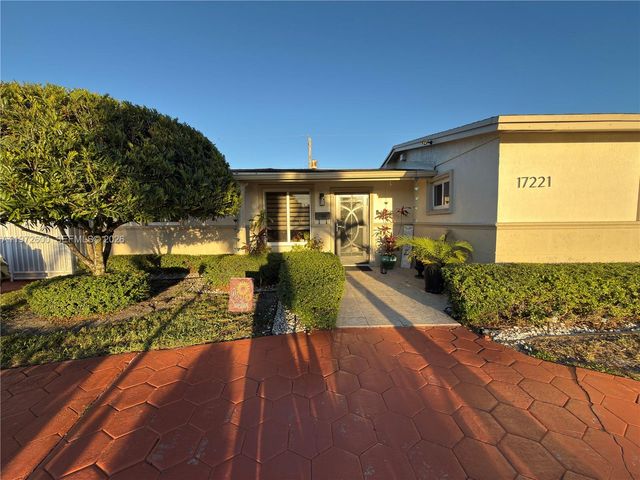 17221 NW 82nd Ave, Hialeah, FL 33015
