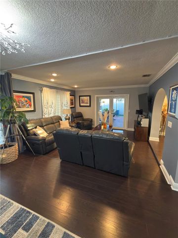 17221 NW 82nd Ave, Hialeah, FL 33015