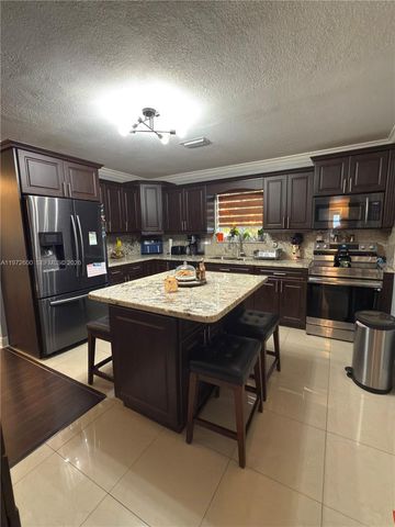 17221 NW 82nd Ave, Hialeah, FL 33015