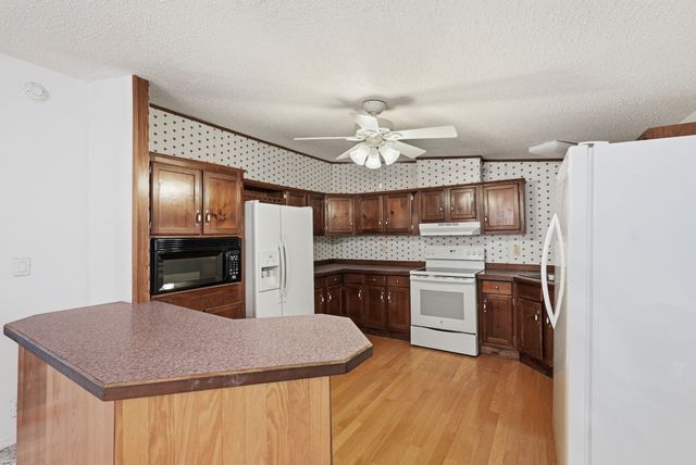 1031 Laurelwood Dr, Jamestown, TN 38556