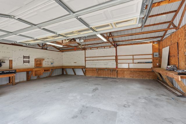 1031 Laurelwood Dr, Jamestown, TN 38556