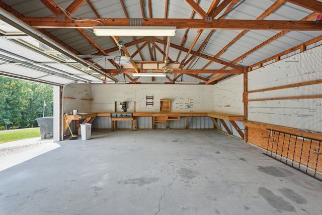 1031 Laurelwood Dr, Jamestown, TN 38556
