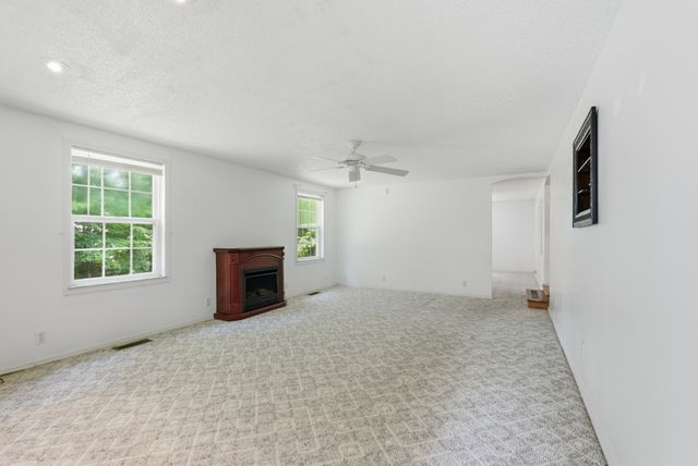 1031 Laurelwood Dr, Jamestown, TN 38556