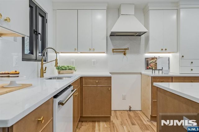 17-19 Berdan Avenue, Fair Lawn, NJ 07410