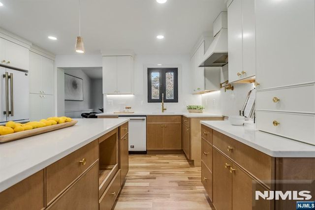 17-19 Berdan Avenue, Fair Lawn, NJ 07410