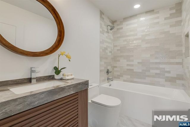 17-19 Berdan Avenue, Fair Lawn, NJ 07410