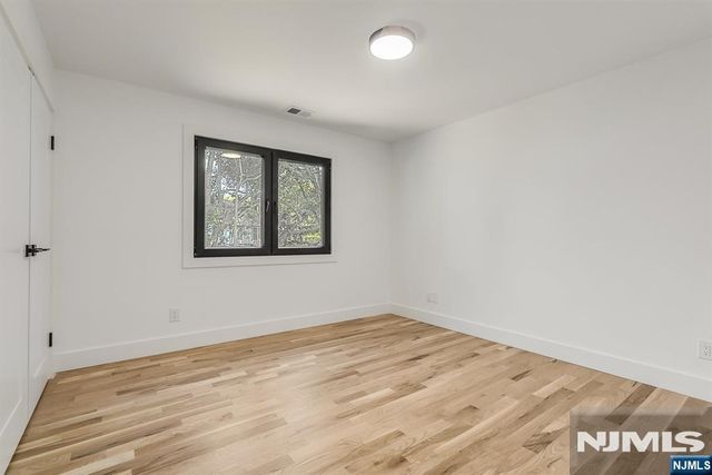 17-19 Berdan Avenue, Fair Lawn, NJ 07410
