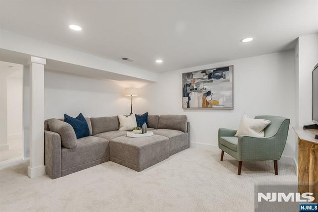 17-19 Berdan Avenue, Fair Lawn, NJ 07410