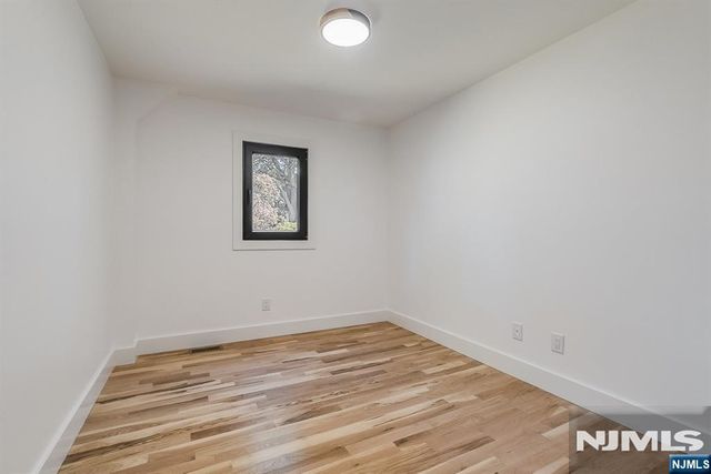 17-19 Berdan Avenue, Fair Lawn, NJ 07410