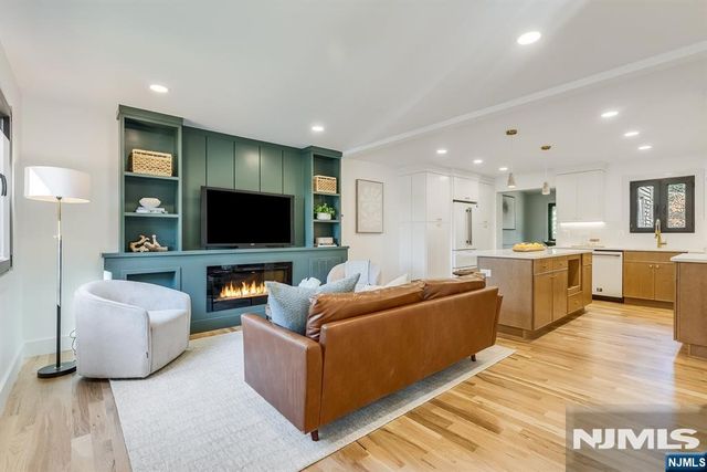 17-19 Berdan Avenue, Fair Lawn, NJ 07410
