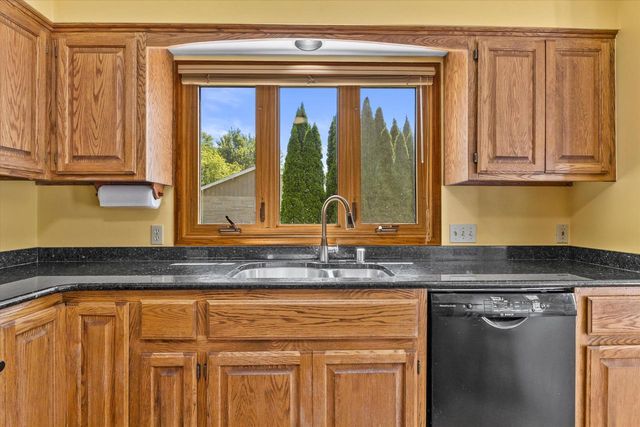 18525 Brookridge DRIVE, Brookfield, WI 53045