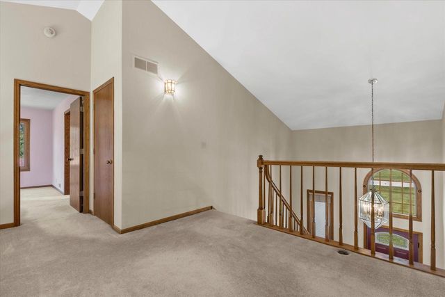 18525 Brookridge DRIVE, Brookfield, WI 53045
