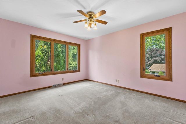 18525 Brookridge DRIVE, Brookfield, WI 53045