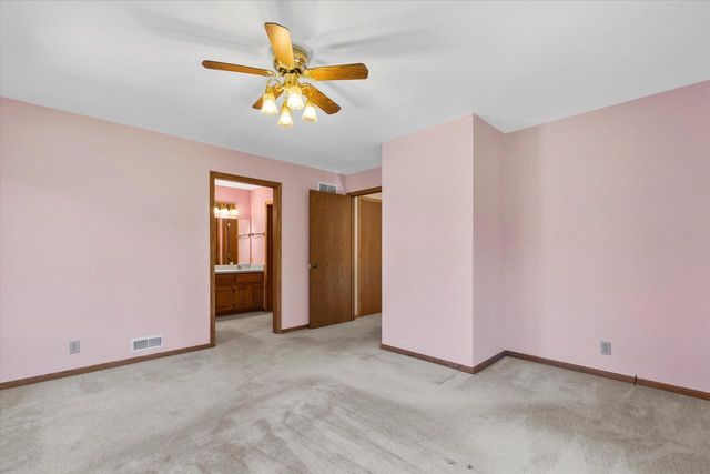 18525 Brookridge DRIVE, Brookfield, WI 53045