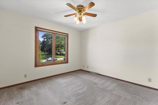 18525 Brookridge DRIVE, Brookfield, WI 53045